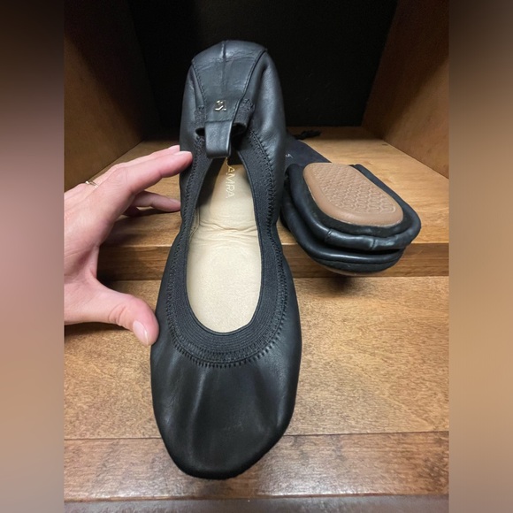 Yosi Samra Foldable Ballet Flat in Black Leather - Picture 3 of 10